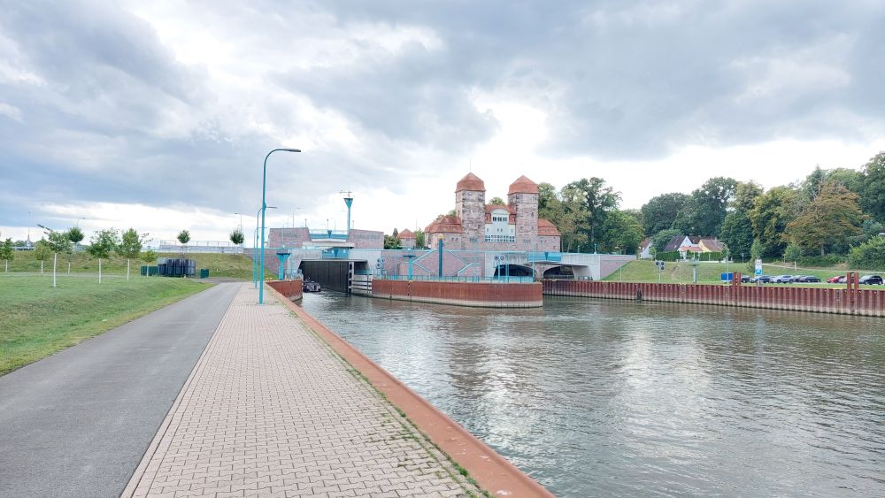 Schachtschleuse Minden - Wasserstraßenkreuz (NRW)